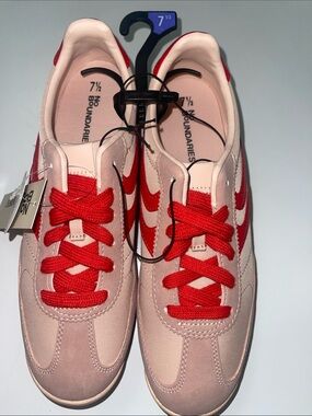 No Boundaries Women’s Pink Sneakers with Red Accents